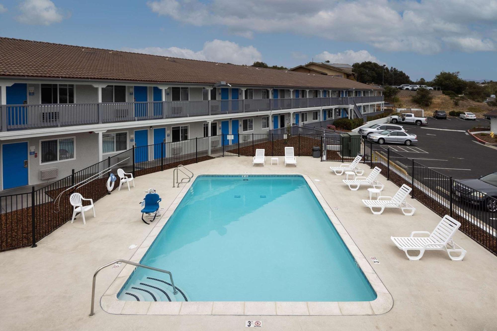 Days Inn By Wyndham Arroyo Grande Pismo Beach Dış mekan fotoğraf